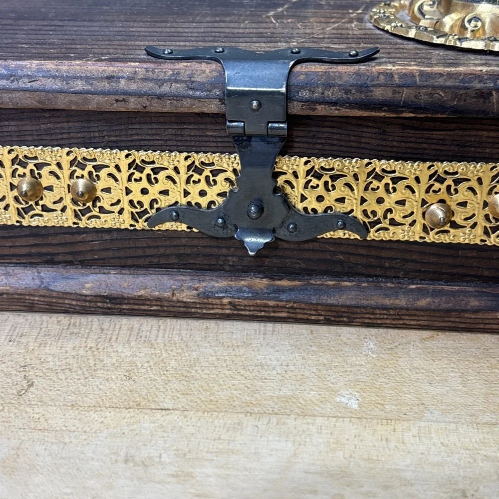Vintage Wooden Trinket Jewelry Box Crest Gold Tone Decorative Keepsake Chest